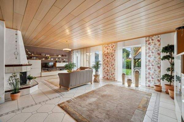 Wohnbereich mit Kamin