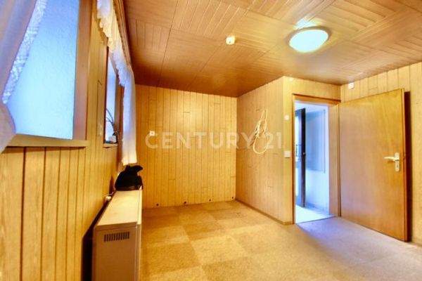 Zimmer 1 EG : mo¨gliche Ku¨che Blick zum Eingang