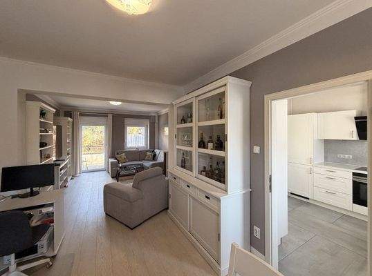 Esszimmer Ansicht zur Küche und Wohnbereich