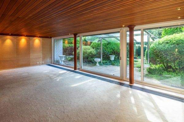 Wohnzimmer mit Gartenzugang