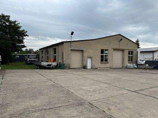 Halle + Freifläche