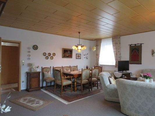 Wohnzimmer mit Essbereich