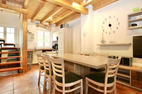 verfügt direkten Zugang