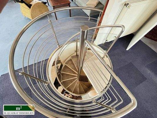 Spindeltreppe verbindet EG und DG