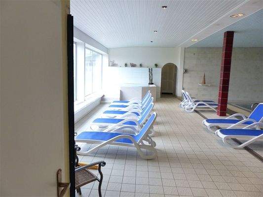 Poolanlage im Innenbereich_2