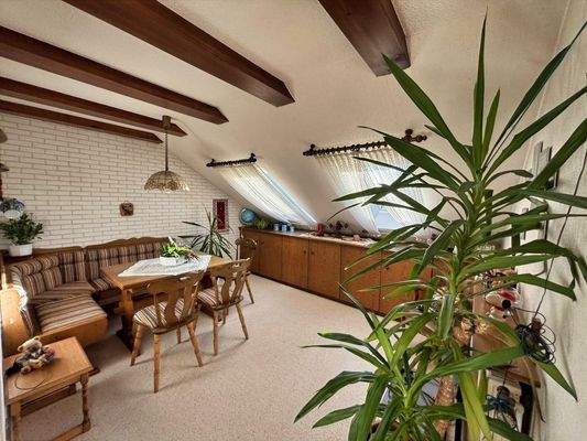 Esszimmer der Dachgeschoss-Wohnung
