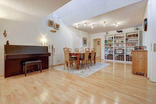 Großzügiger Essbereich