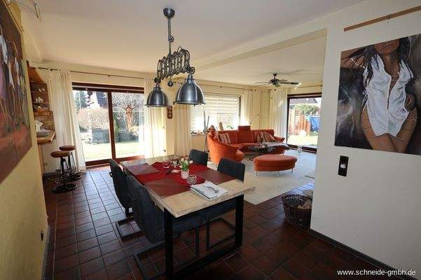 Wohnzimmer und Essbereich