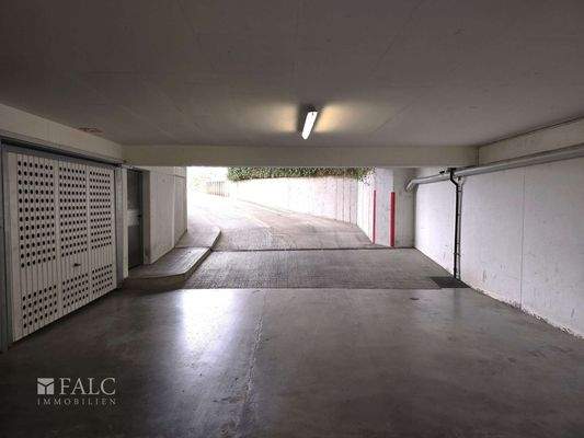 Tiefgaragenzufahrt