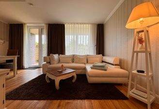 Wohnzimmer mit Schlafcouch 