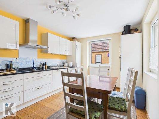 Großzügige Wohnküche