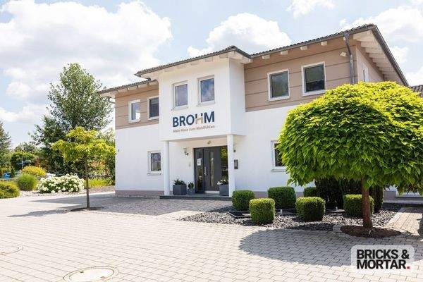 Hauptgebäude Eingangsansicht 3