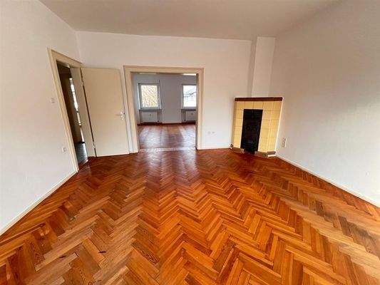 zum Ess-/Arbeitszimmer