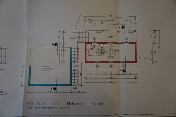 Garage und Nebengebäude