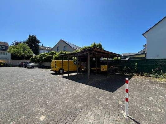 Parkplätze im Hof auf Wunsch; bis zu 3 Stück sind verfügbar 