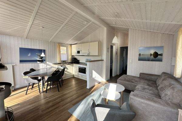 Heller Wohn- und Essbereich