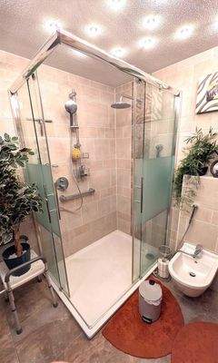 Dusche im Bad OG