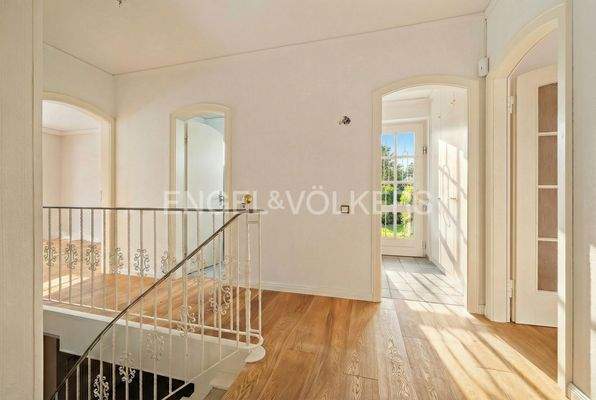 Flur 2(KI generiert Sommer)