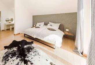 Holziges Schlafzimmer (4)