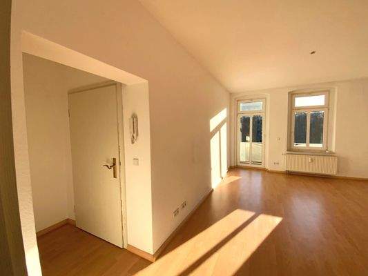 Eingangsbereich und Wohnzimmer