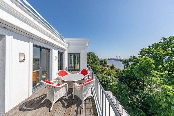 Auf dem ersten Südbalkon ist der Blick in jede Richtung ...