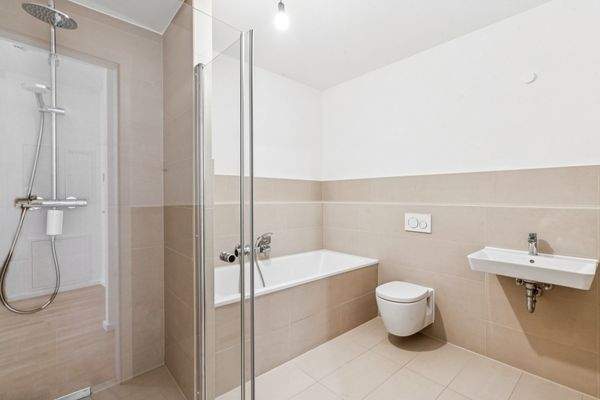 Wannenbad mit Dusche - Beispiel (1)