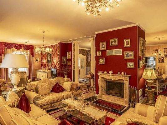 Wohnzimmer mit Kamin