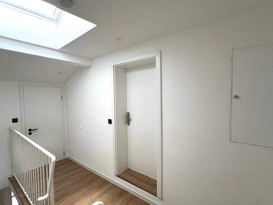 Wohnungseingangstür DG