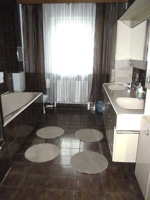 Bad Wohnung Obergeschoss