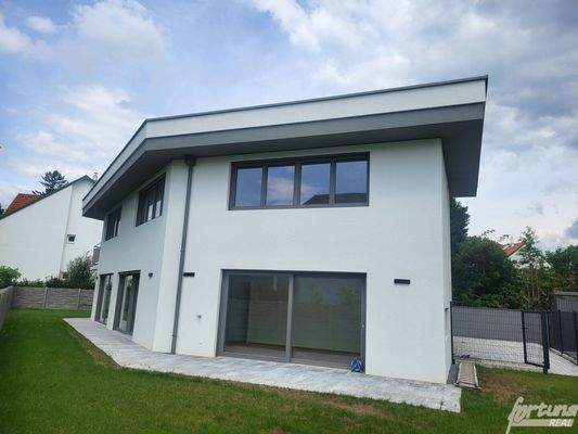 großzügige Glasfronten