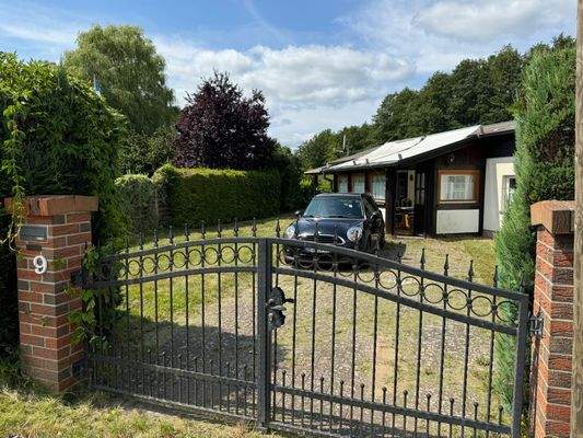 Grundstück mit Bungalow