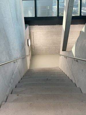 Diamond-Floor Zugang über Treppenhaus