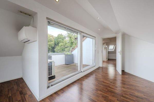 2.DG / Wohn- Schlafbereich mit Zugang Büro, Stauraum