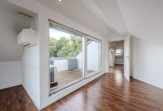 2.DG / Wohn- Schlafbereich mit Zugang Büro, Stauraum