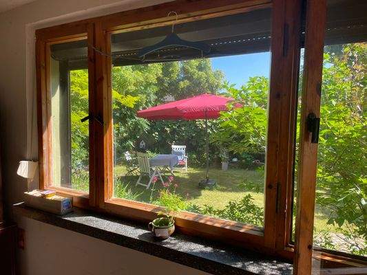 Blick von Veranda in den Garten