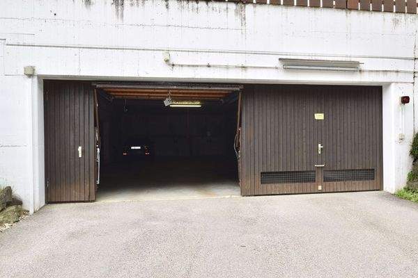 Tiefgarage mit 2 Toren