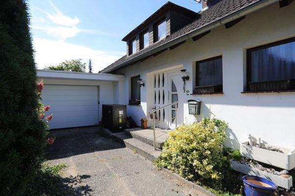 Doppelgarage mit Sektionaltor