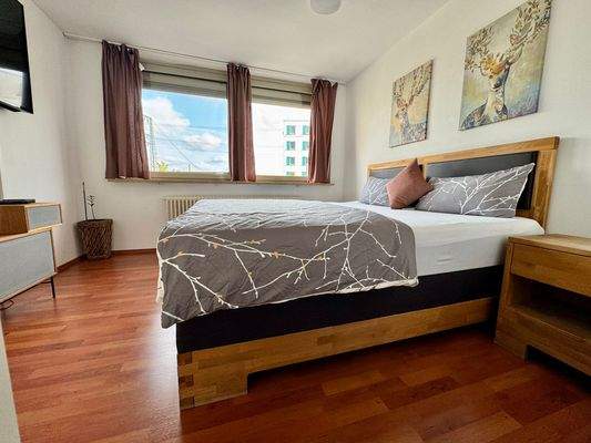 Schlafzimmer 1