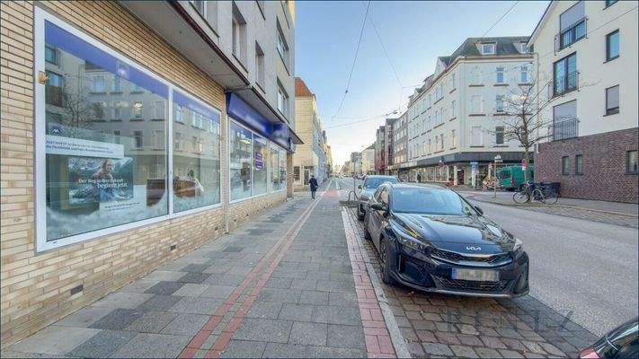 Große Fensterfronsten