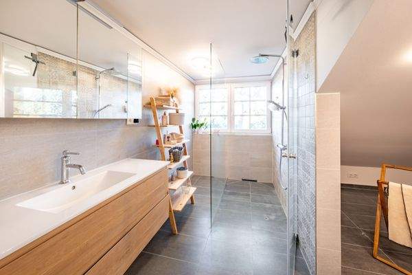 Taghelles Duschbad im 2. Obergeschoss