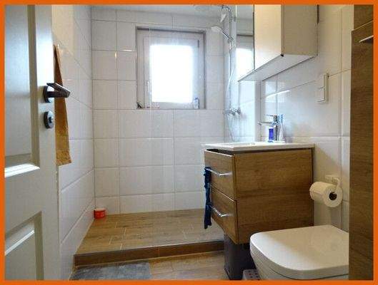 Badezimmer mit Dusche