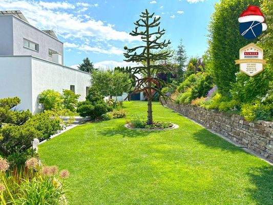 Traumgarten mit Koi-Teich und Wasserspielen