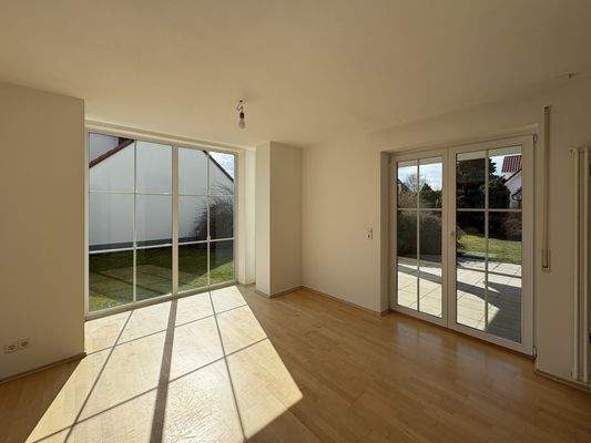 Offener, lichtdurchfluteter Essbereich...