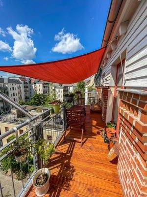 Riesiger Balkon m. Sonnensegel