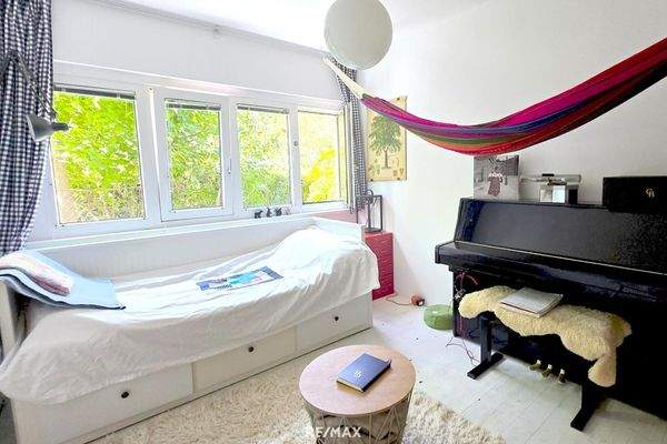 07 Zimmer 1 mit Klavier