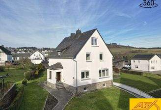 Erstklassig und umfassend modernisiertes Einfamilienhaus mit Garage und Garten