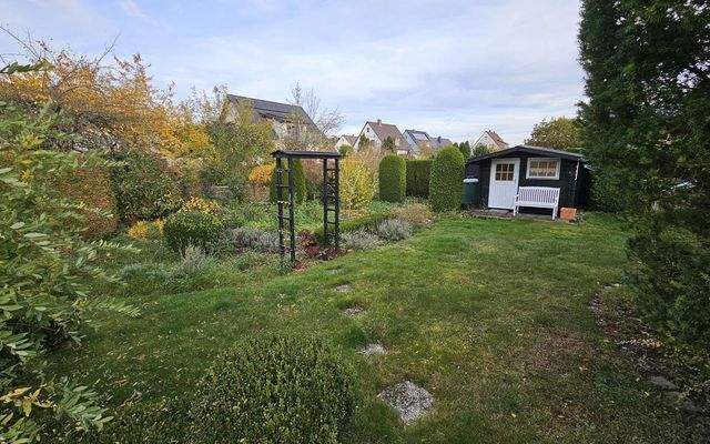 Garten mit Gartenhaus