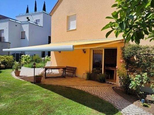 Südseite Terrasse im Sommer