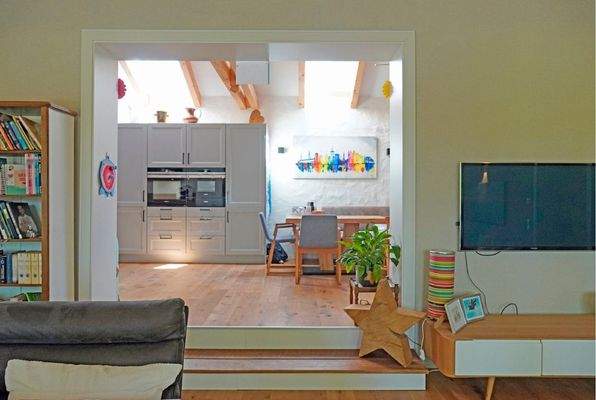 Wohnzimmer zum Essbereich