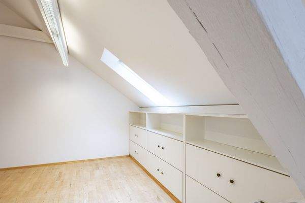 Praktisch mit viel Stauraum | Integrierte Einbauschränke sind im Angebot enthalten